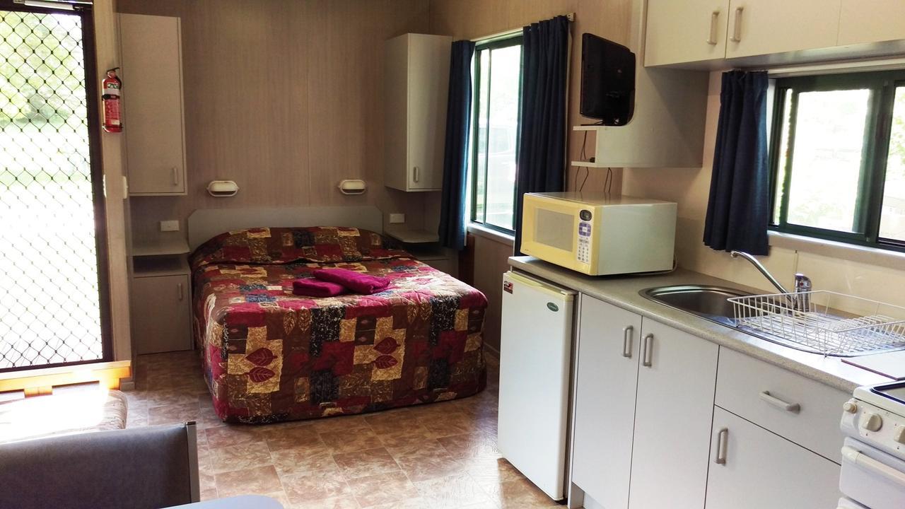 Khancoban Lakeside Caravan Park מראה חיצוני תמונה