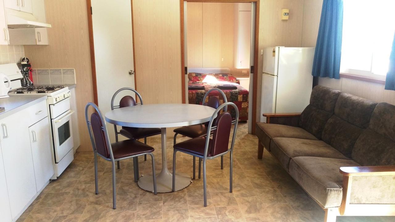 Khancoban Lakeside Caravan Park מראה חיצוני תמונה