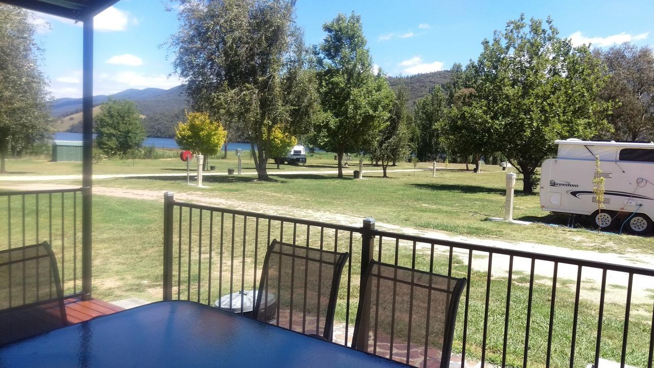 Khancoban Lakeside Caravan Park מראה חיצוני תמונה