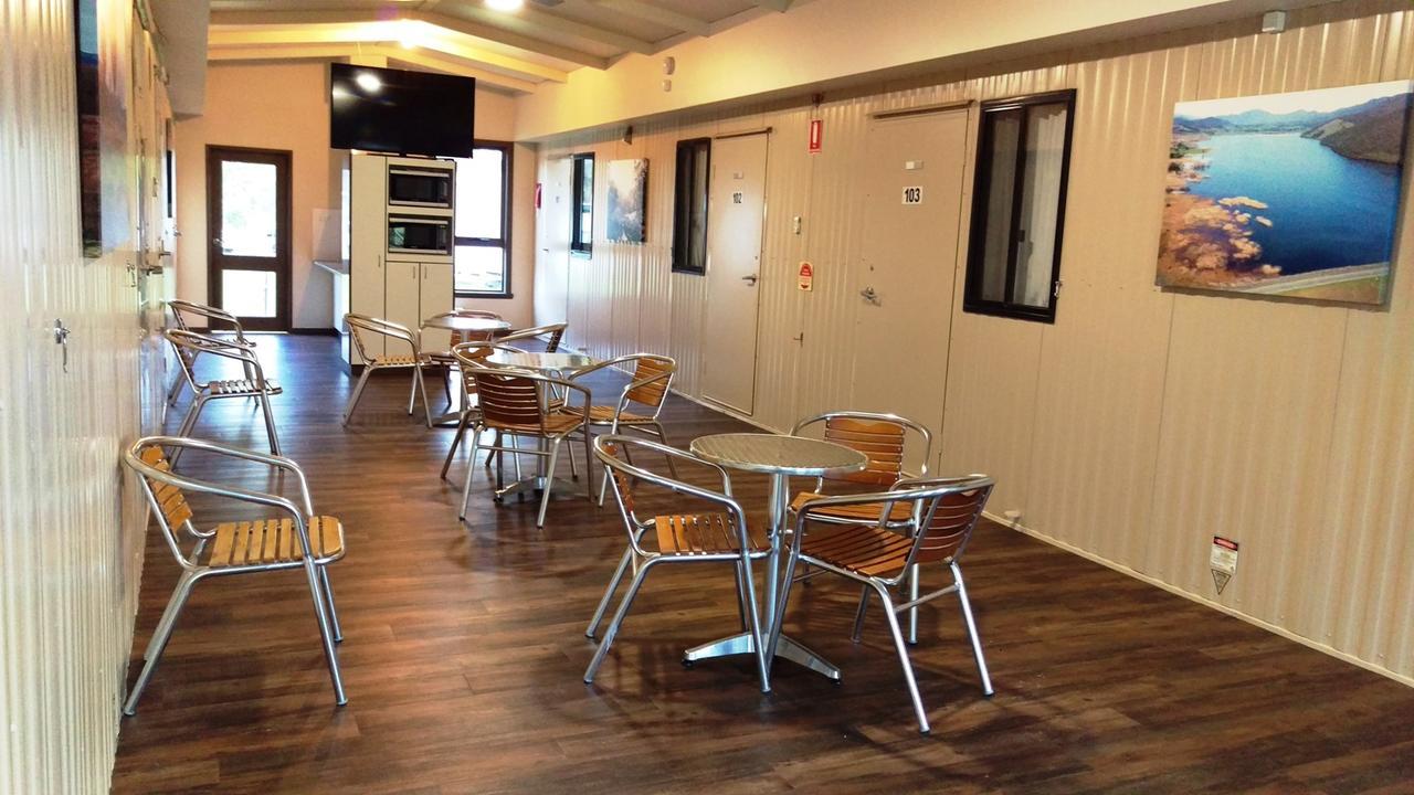 Khancoban Lakeside Caravan Park מראה חיצוני תמונה