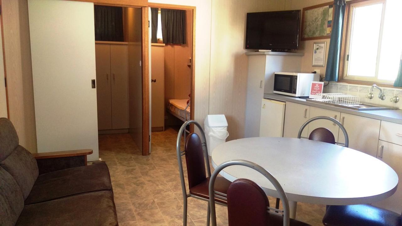 Khancoban Lakeside Caravan Park מראה חיצוני תמונה