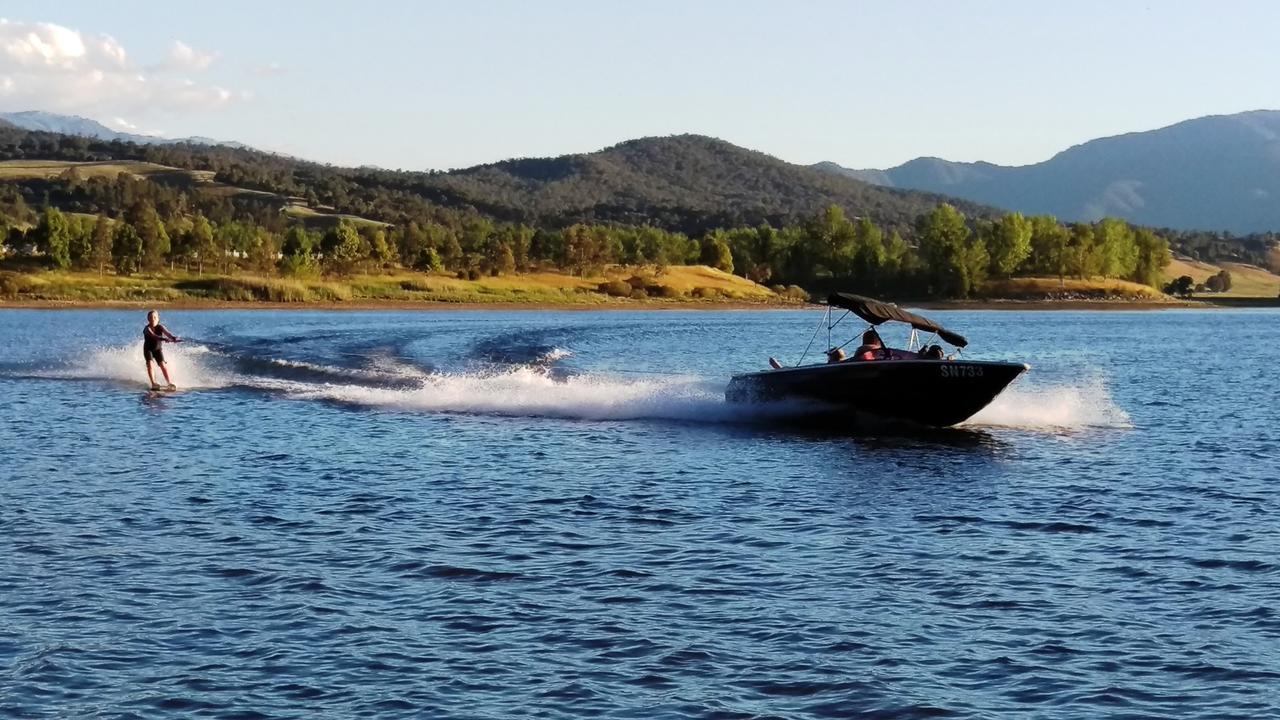 Khancoban Lakeside Caravan Park מראה חיצוני תמונה