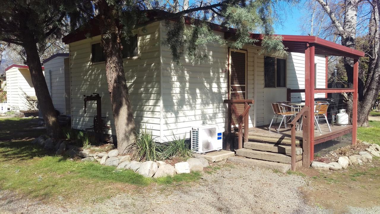 Khancoban Lakeside Caravan Park מראה חיצוני תמונה