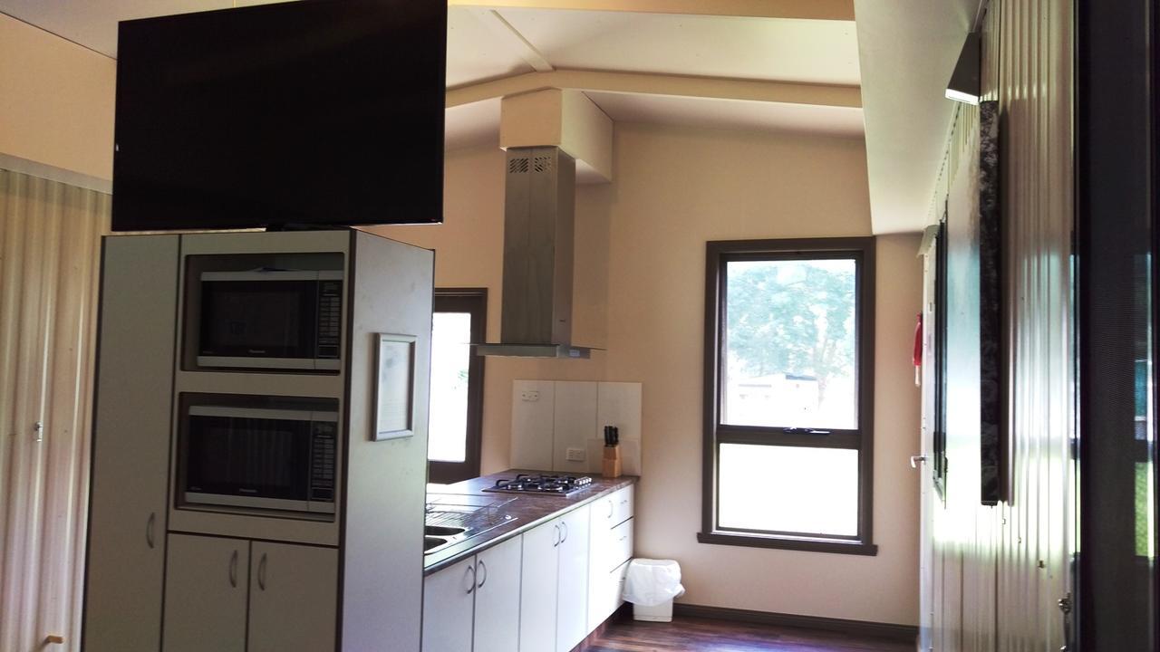 Khancoban Lakeside Caravan Park מראה חיצוני תמונה