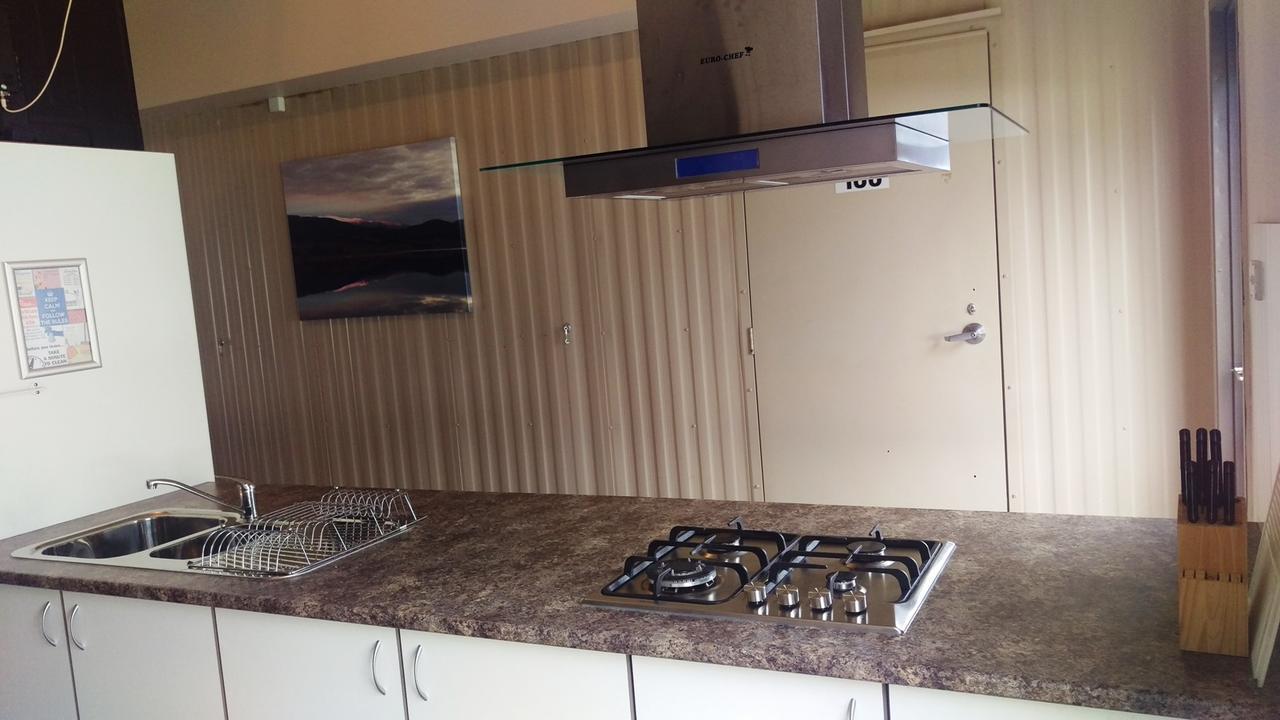 Khancoban Lakeside Caravan Park מראה חיצוני תמונה